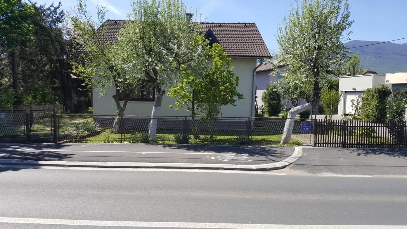 Apartman "Em" Bihać Exterior foto